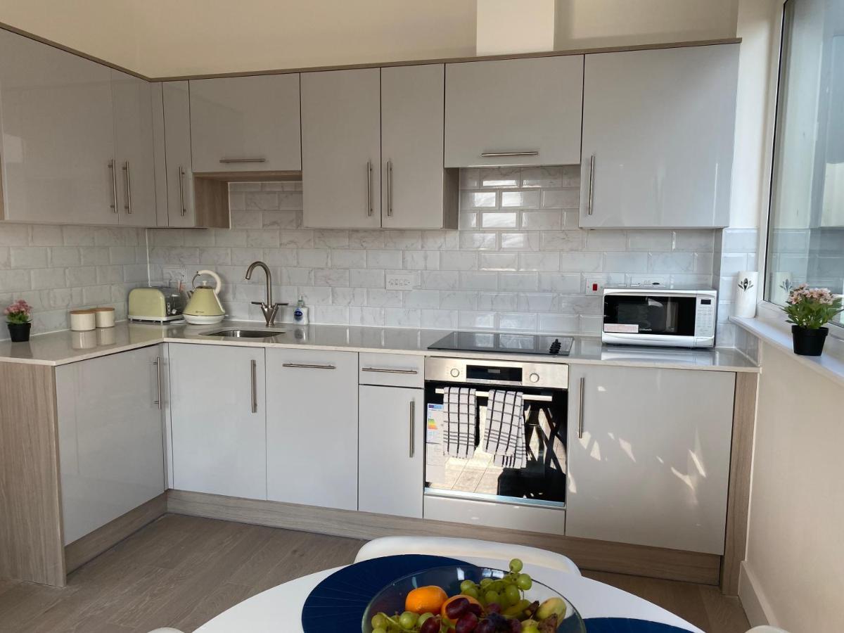 Central Location, Parking, Wi-Fi, Modern Apartment Милтон-Кейнс Экстерьер фото