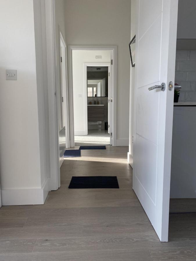 Central Location, Parking, Wi-Fi, Modern Apartment Милтон-Кейнс Экстерьер фото