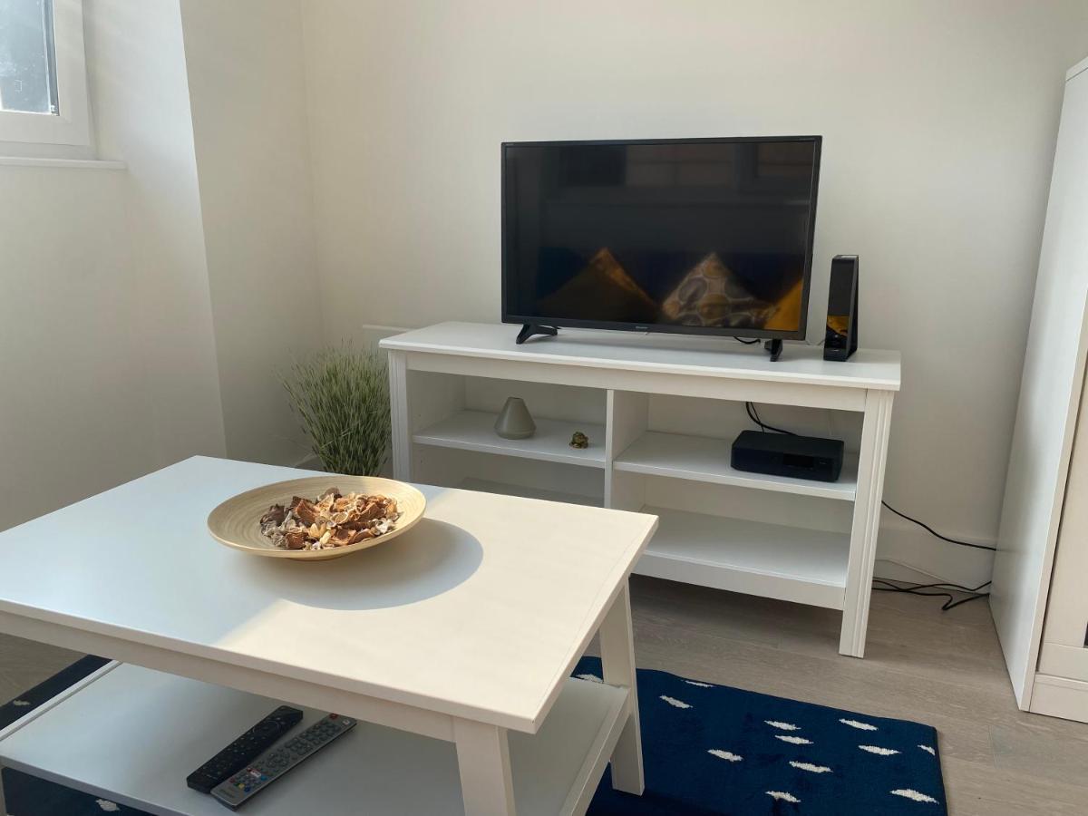 Central Location, Parking, Wi-Fi, Modern Apartment Милтон-Кейнс Экстерьер фото