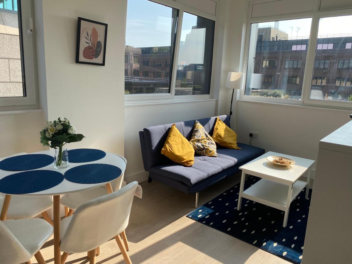 Central Location, Parking, Wi-Fi, Modern Apartment Милтон-Кейнс Экстерьер фото