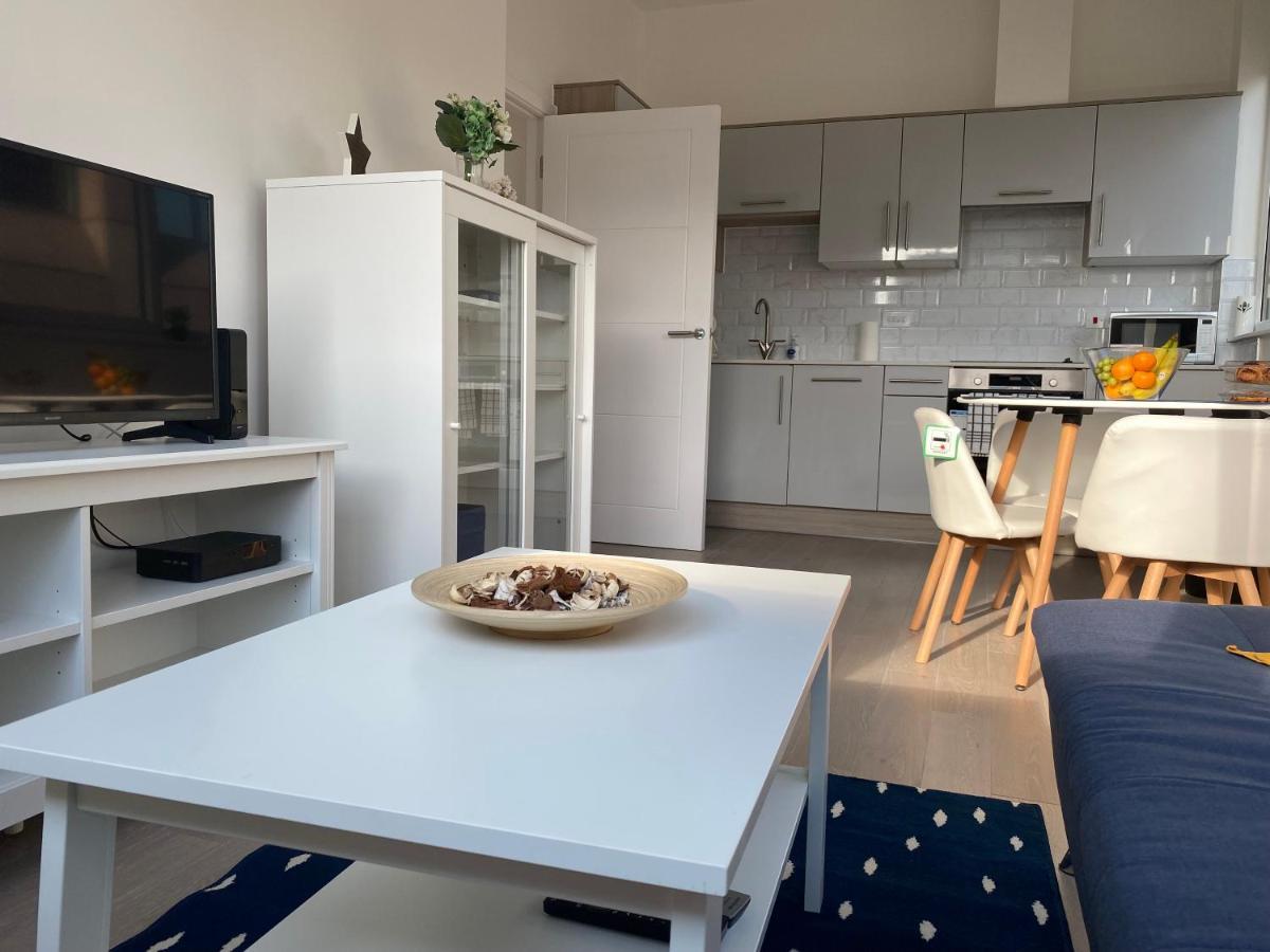 Central Location, Parking, Wi-Fi, Modern Apartment Милтон-Кейнс Экстерьер фото