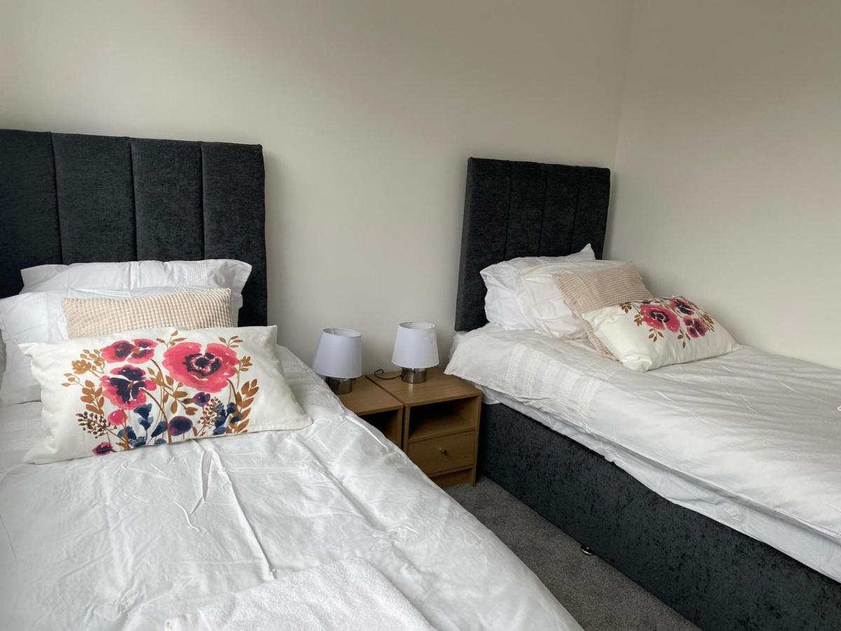 Central Location, Parking, Wi-Fi, Modern Apartment Милтон-Кейнс Экстерьер фото